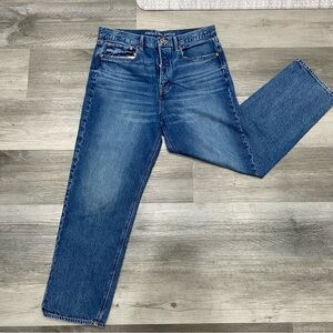 673 American Eagle Outfitters Women's medium wash Blue Straight Leg Jeans